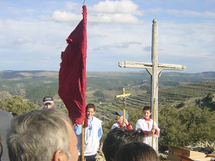 A la Creu del Rotllet, beneint el "rollo" de Sant Marc