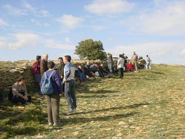 A la creu del rollet, esperant a la processó que ve de l'Albareda